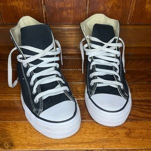 Chuck Taylor All Star Classic Unisex! SIZE: (MENS 9) (WOMENS 11)